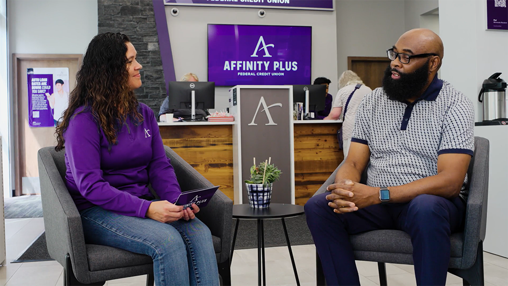 A member advisor and member having a chat